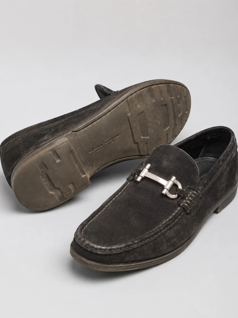 Salvatore Ferragamo Men’s US 10 EE Black Suede Gancini Loafers UR 23398